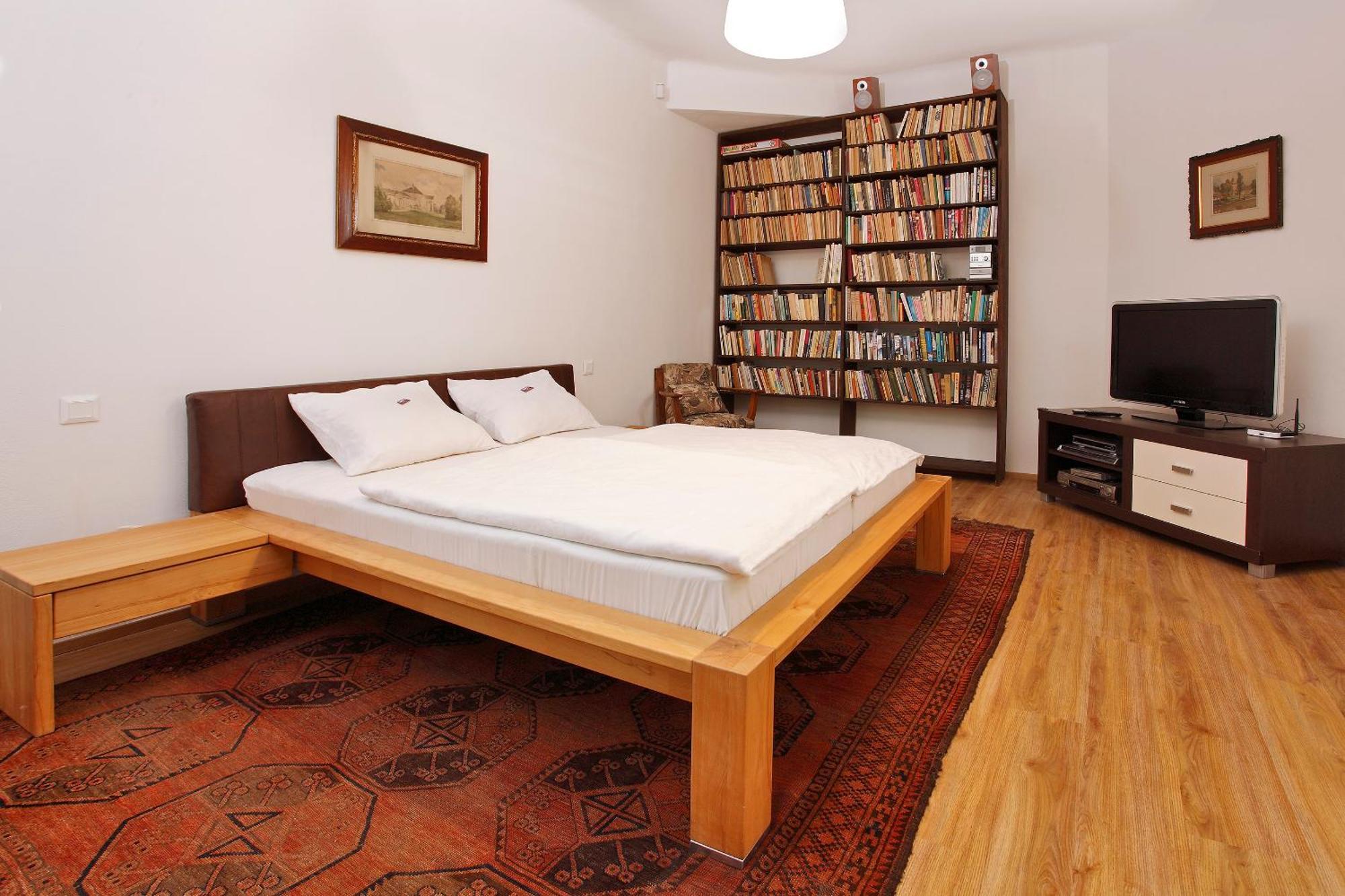 Z - With Private Parking Apartment *